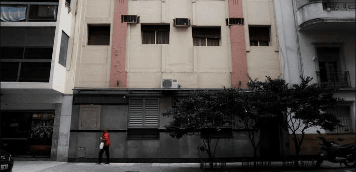 Un hombre fue detenido cuando salía de un hotel alojamiento con una nena de 14 años